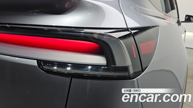 Tesla Model Y 2025