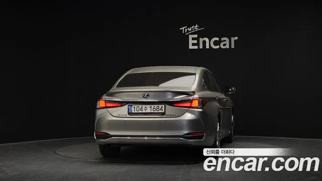 Lexus ES 2022