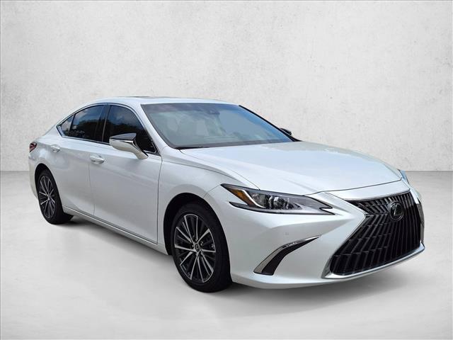 Lexus ES 2025