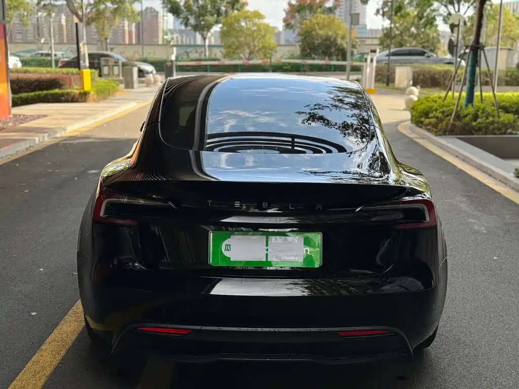 Tesla Model 3 2024