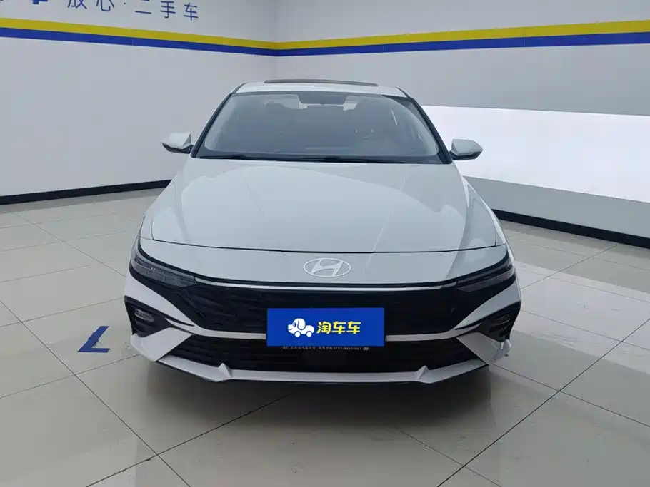 Hyundai Elantra 2024