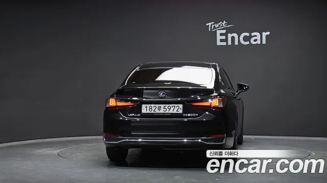 Lexus ES 2020