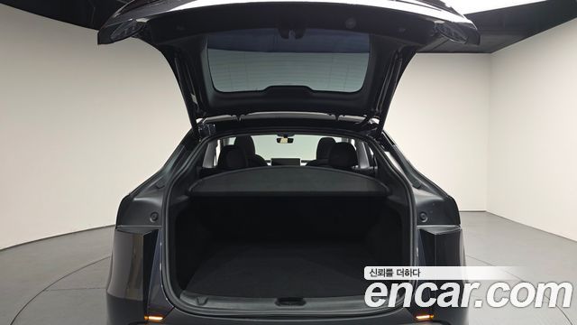 Tesla Model Y 2025