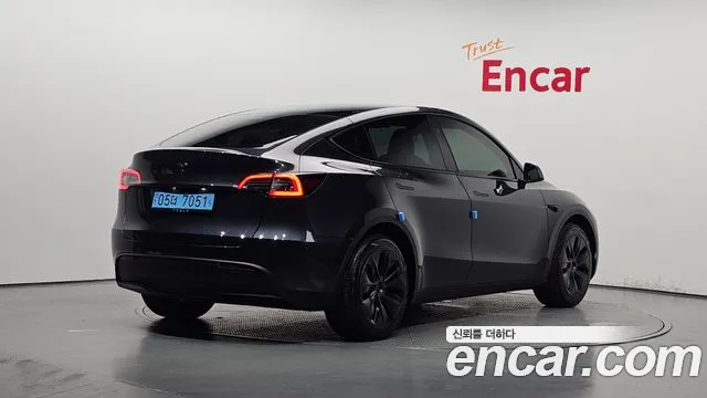 Tesla Model Y 2024