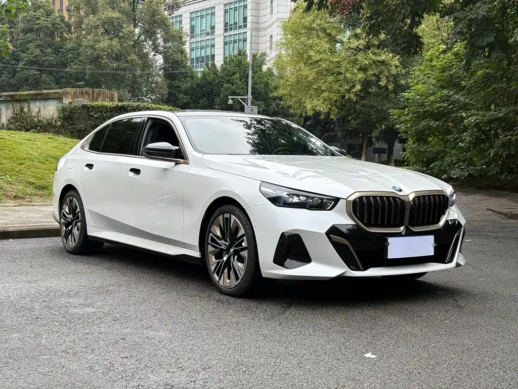 BMW 5 серии 2024