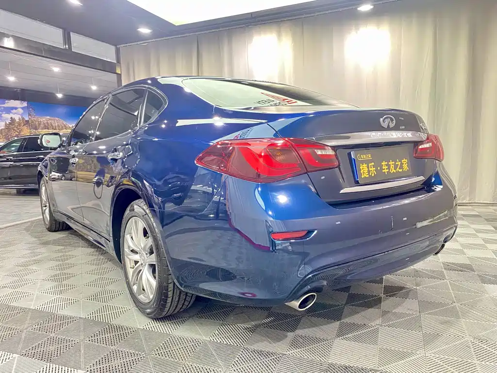 Infiniti Q70 2020