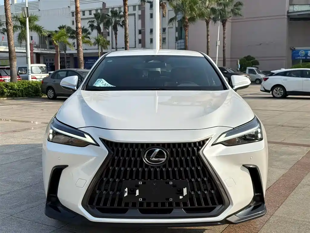Lexus NX 2023