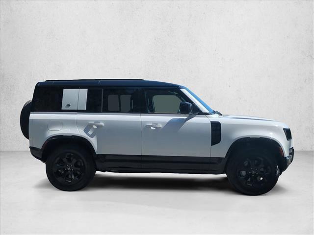 Land Rover Defender 2023
