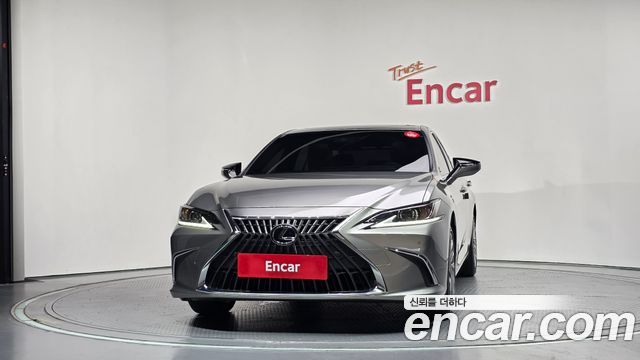 Lexus ES 2024