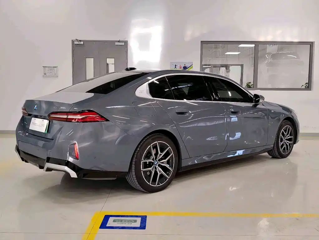 BMW i5 2024
