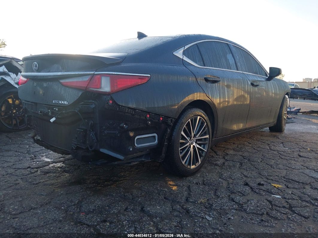 Lexus ES 2025