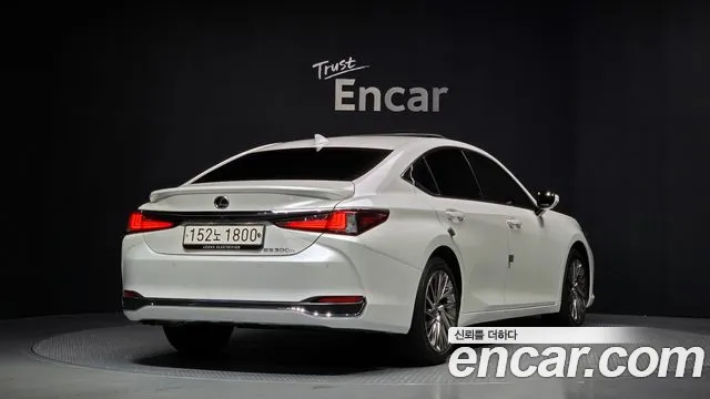 Lexus ES 2024