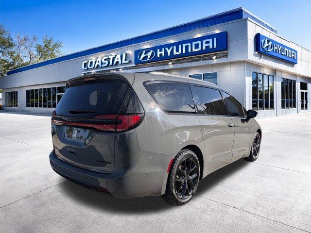 Chrysler Pacifica 2023