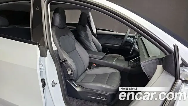Tesla Model Y 2025