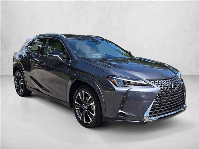 Lexus UX 2025