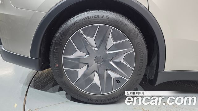 Tesla Model Y 2026