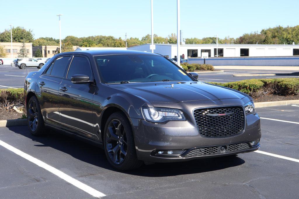 Chrysler 300 2023