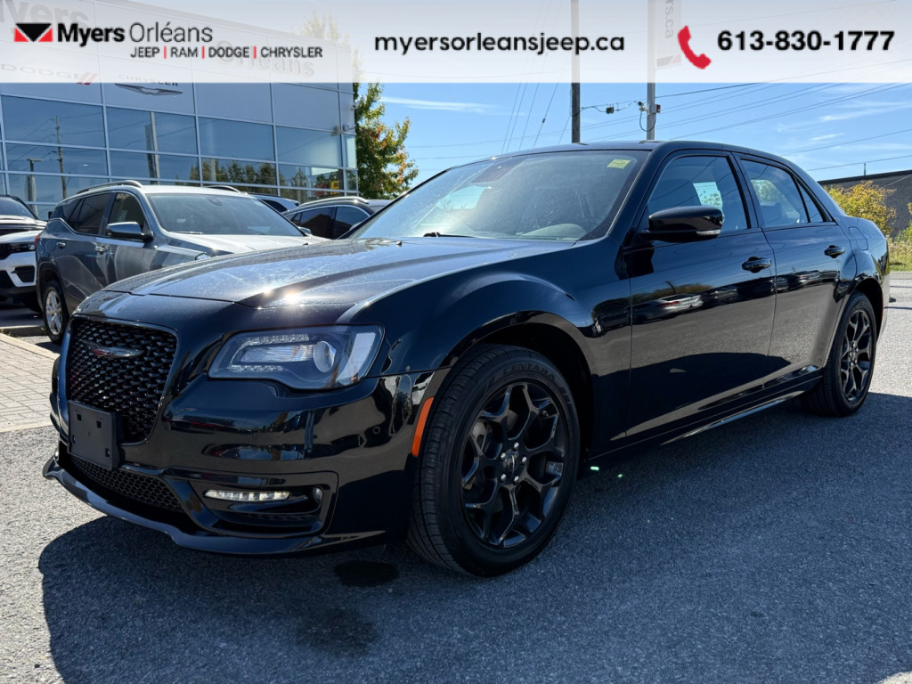 Chrysler 300 2022