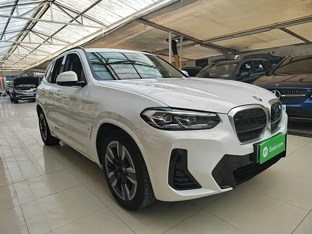 BMW iX3 2024
