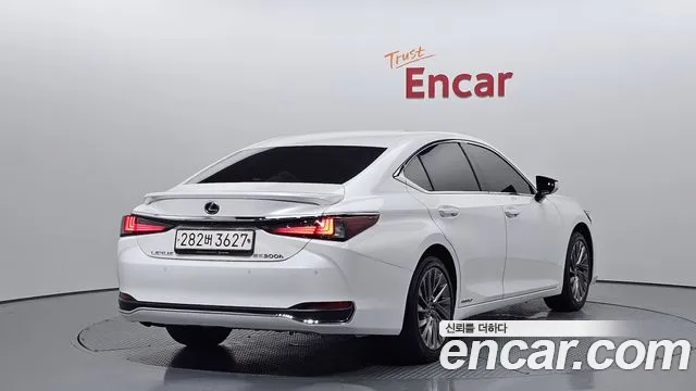 Lexus ES 2022