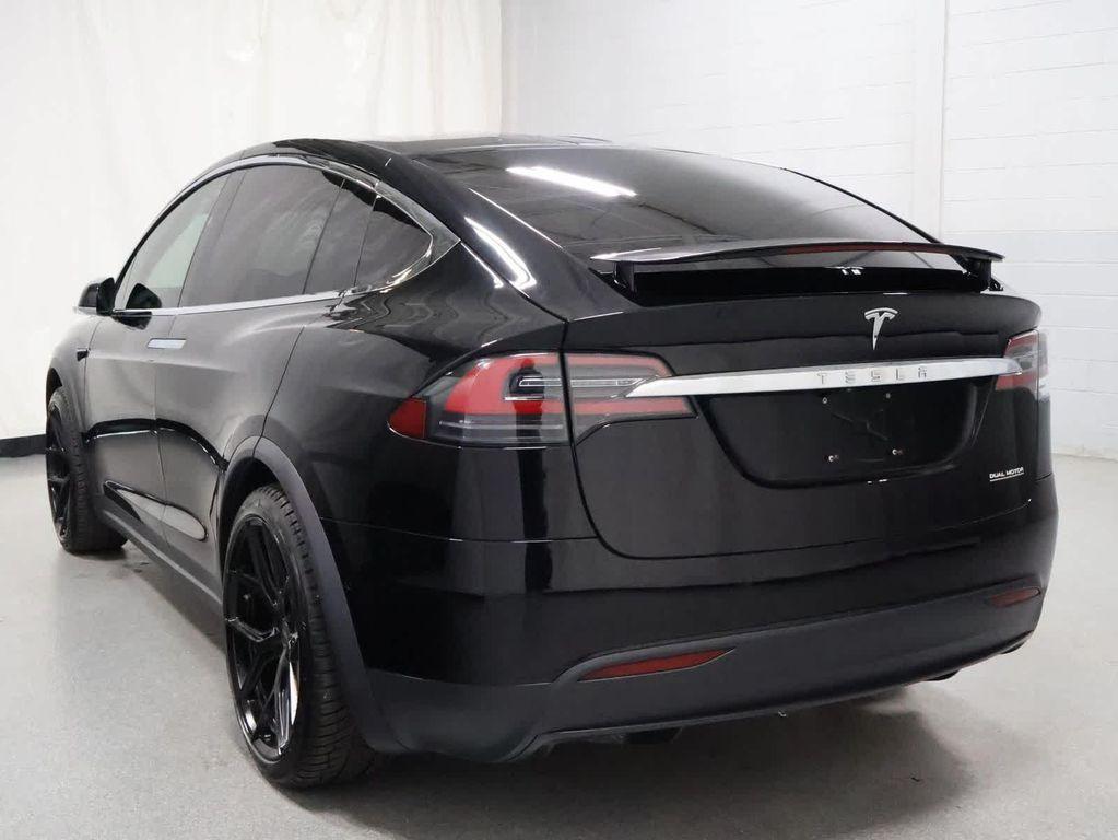 Tesla Model X 2021
