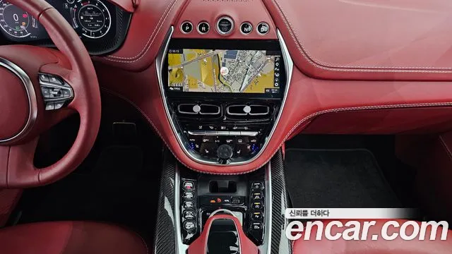 Aston Martin DBX 2022