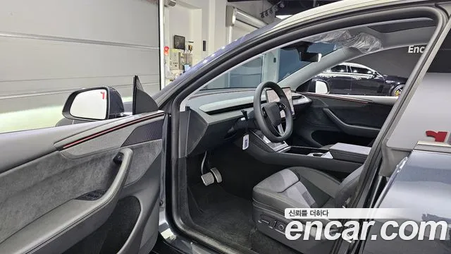 Tesla Model Y 2025