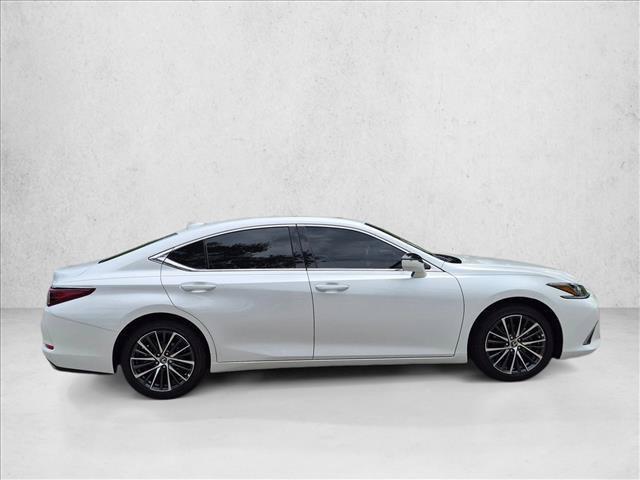 Lexus ES 2025