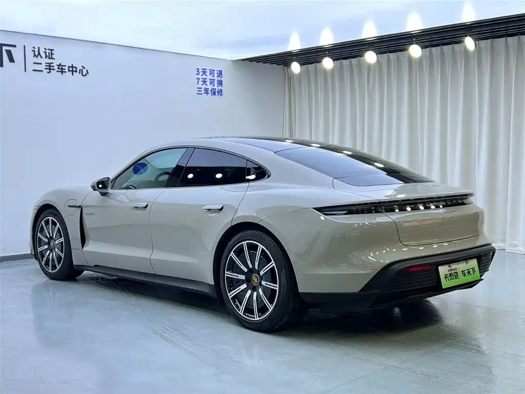Porsche Taycan 2021