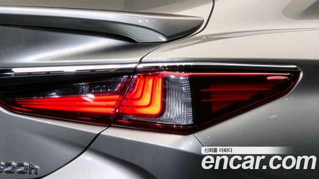 Lexus ES 2021