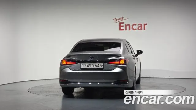 Lexus ES 2021