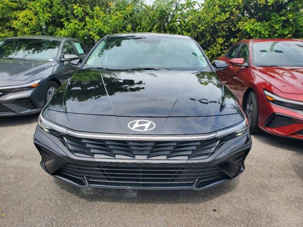 Hyundai Elantra 2025