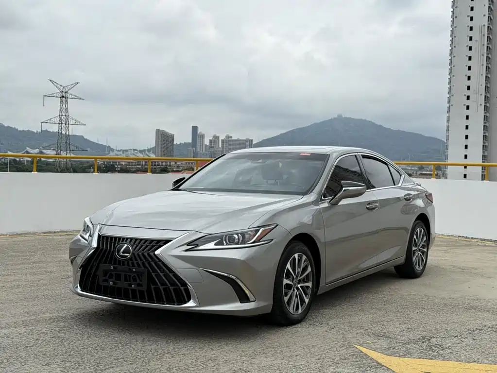 Lexus ES 2024