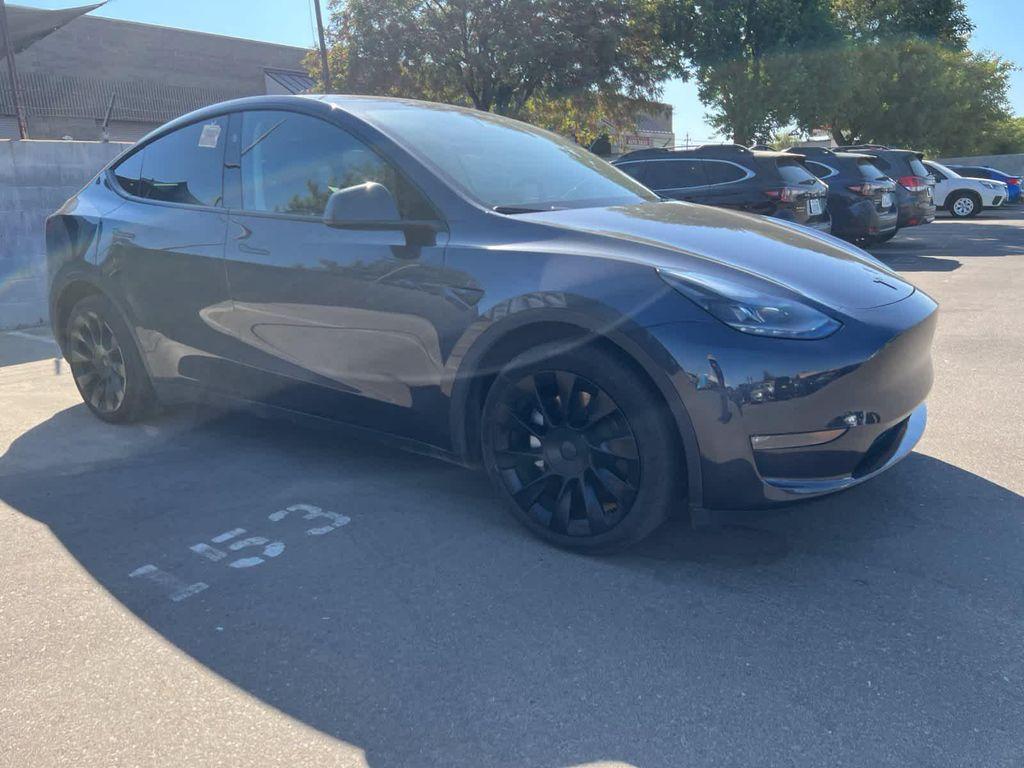 Tesla Model Y 2024