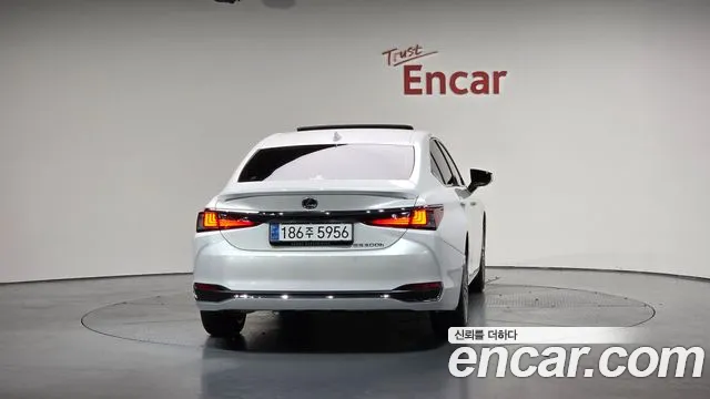 Lexus ES 2024