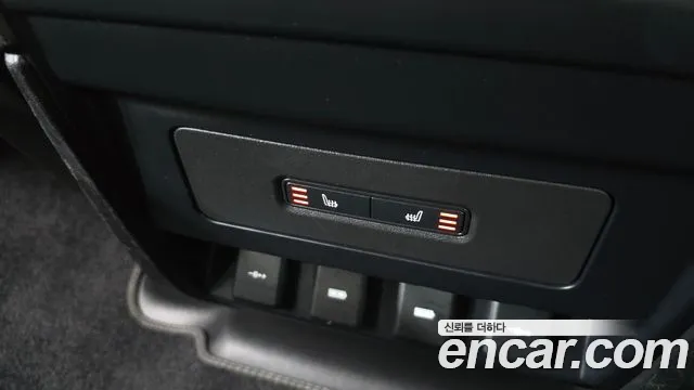 Land Rover Defender 2020