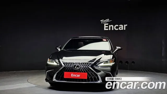 Lexus ES 2023