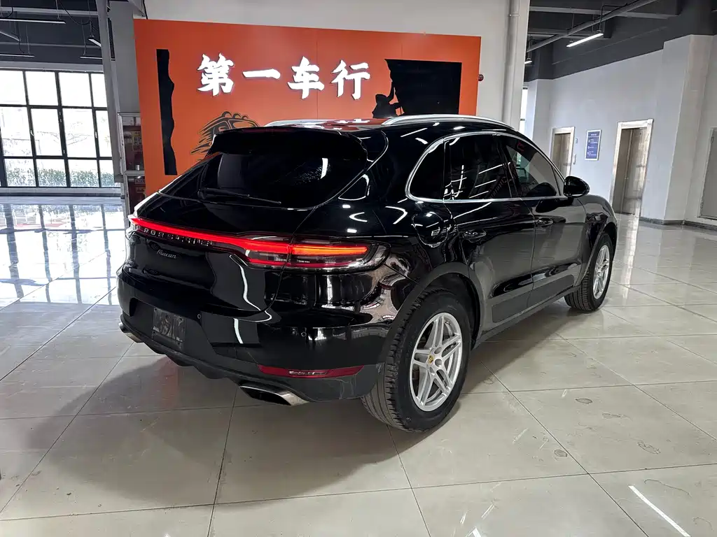 Porsche Macan 2021