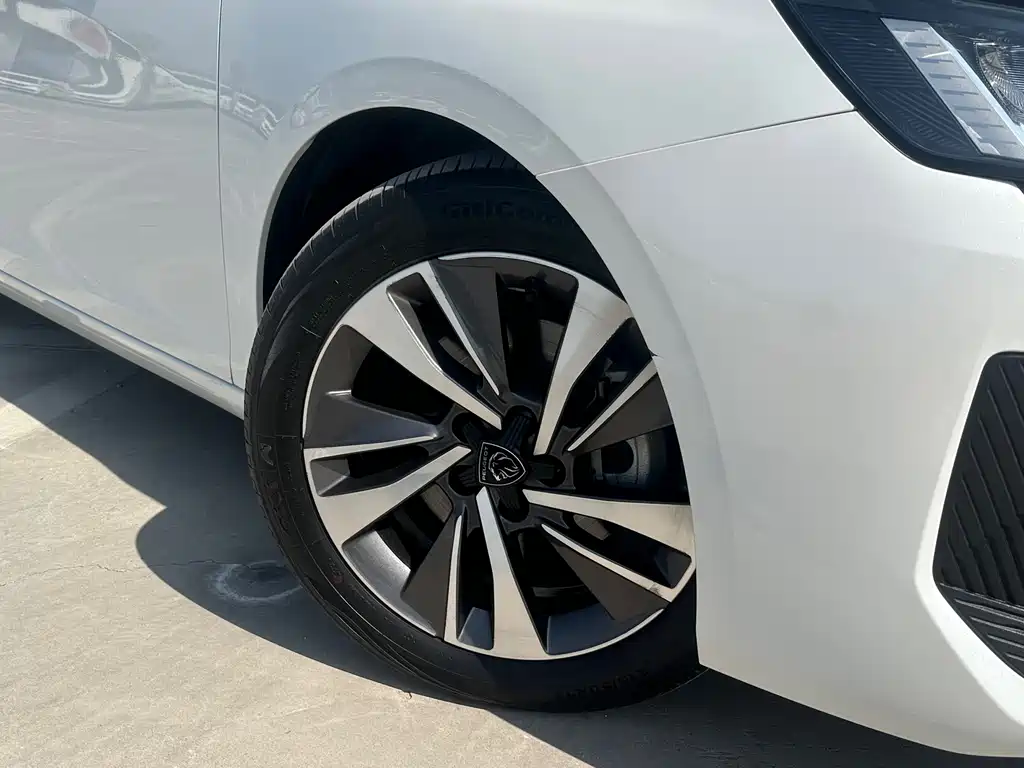 Peugeot 408 2024