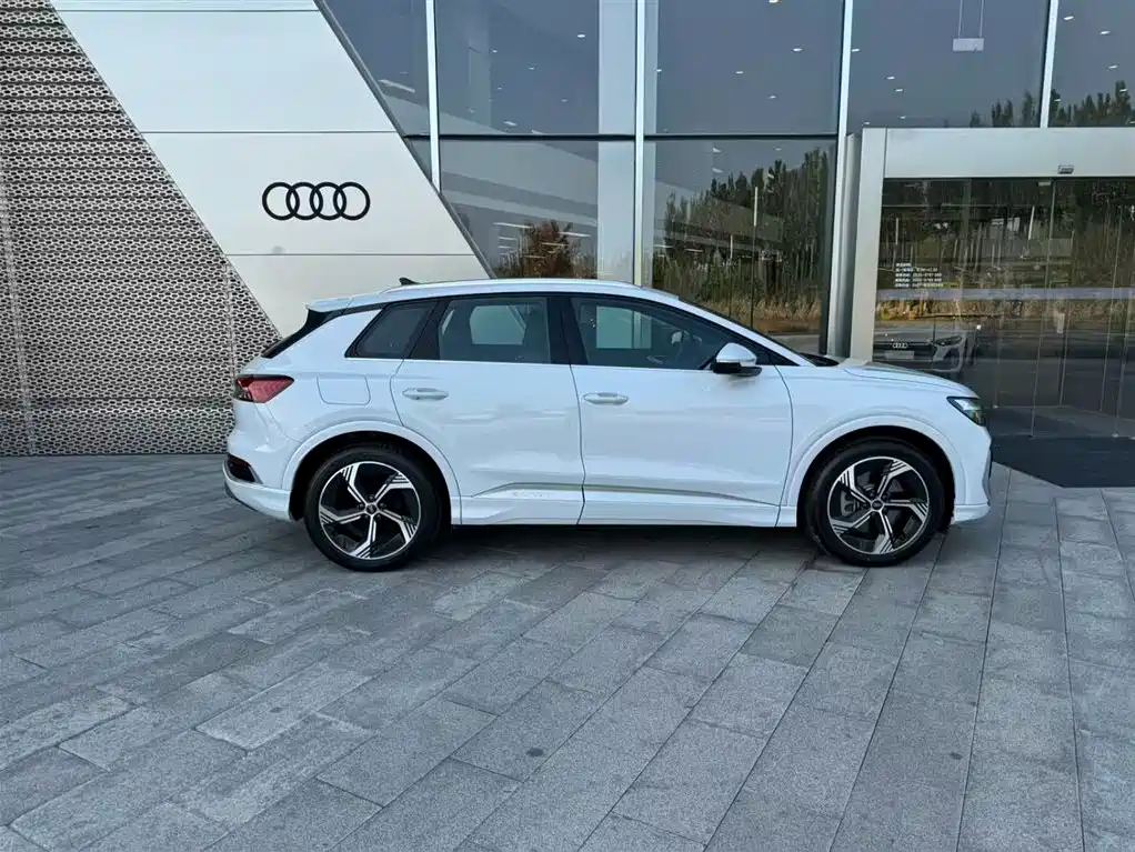 Audi Q4 e-tron 2024