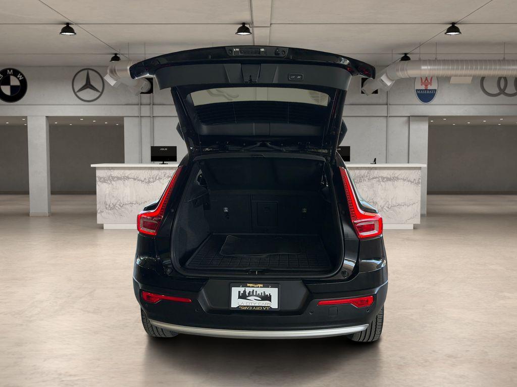 Volvo XC40 2025