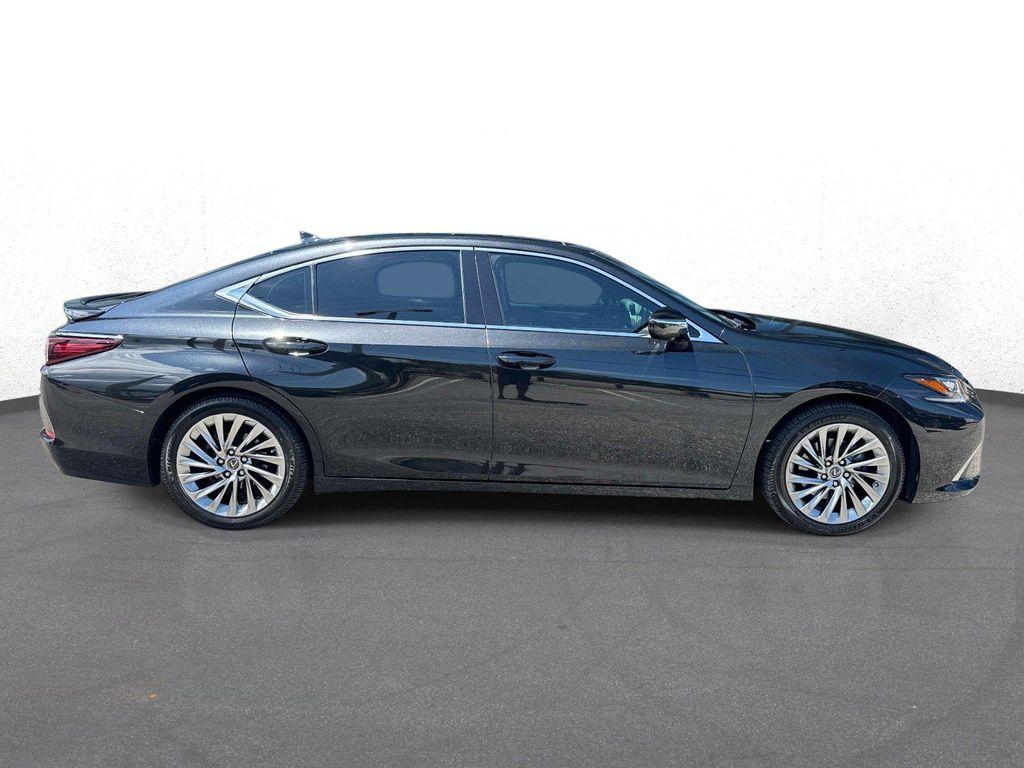 Lexus ES 2022
