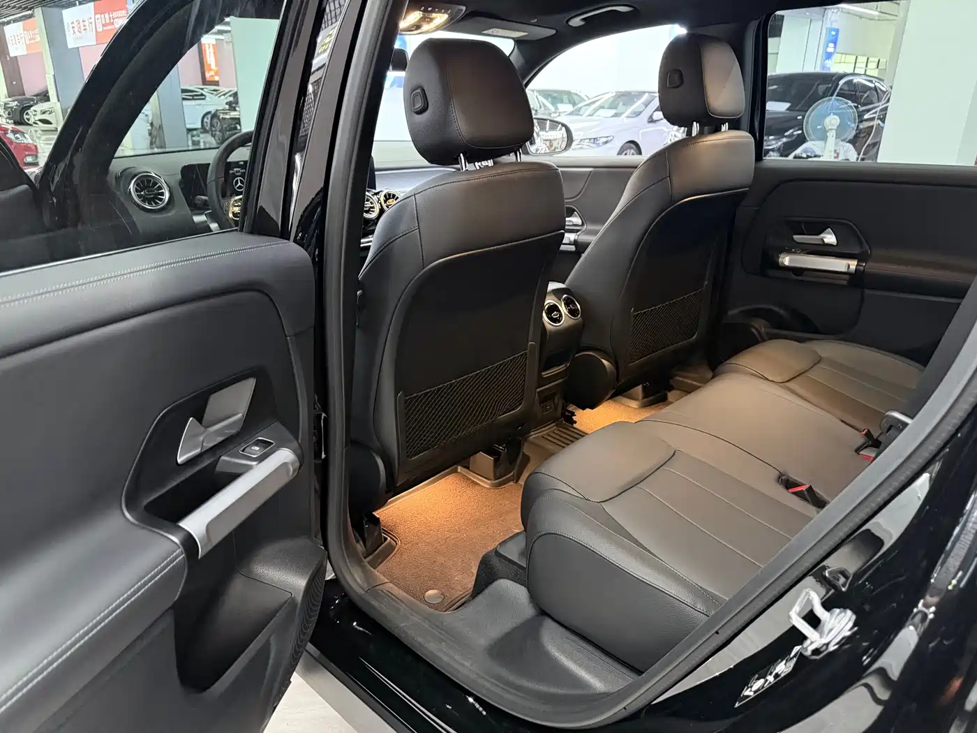 Mercedes-Benz GLB 2023