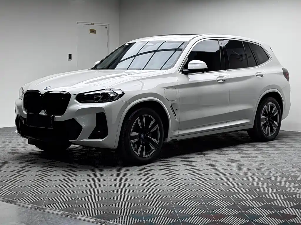 BMW iX3 2024