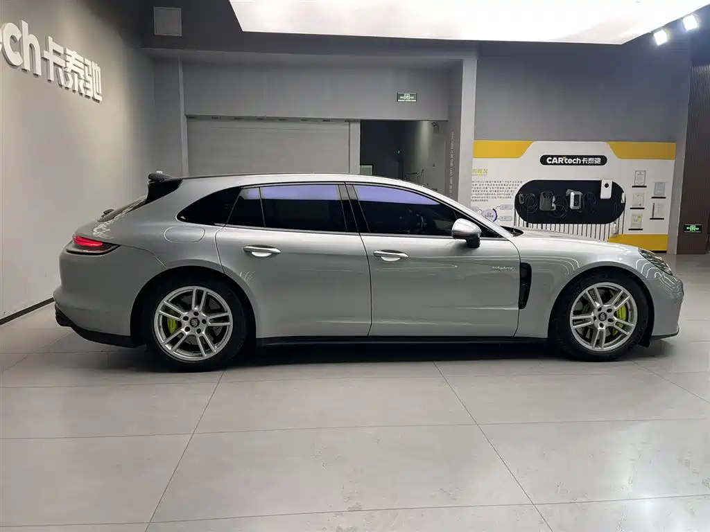Porsche Panamera 2021