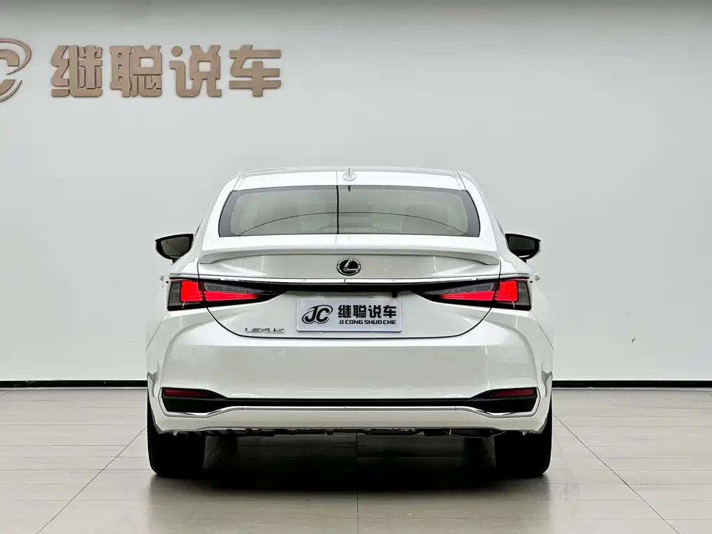 Lexus ES 2021
