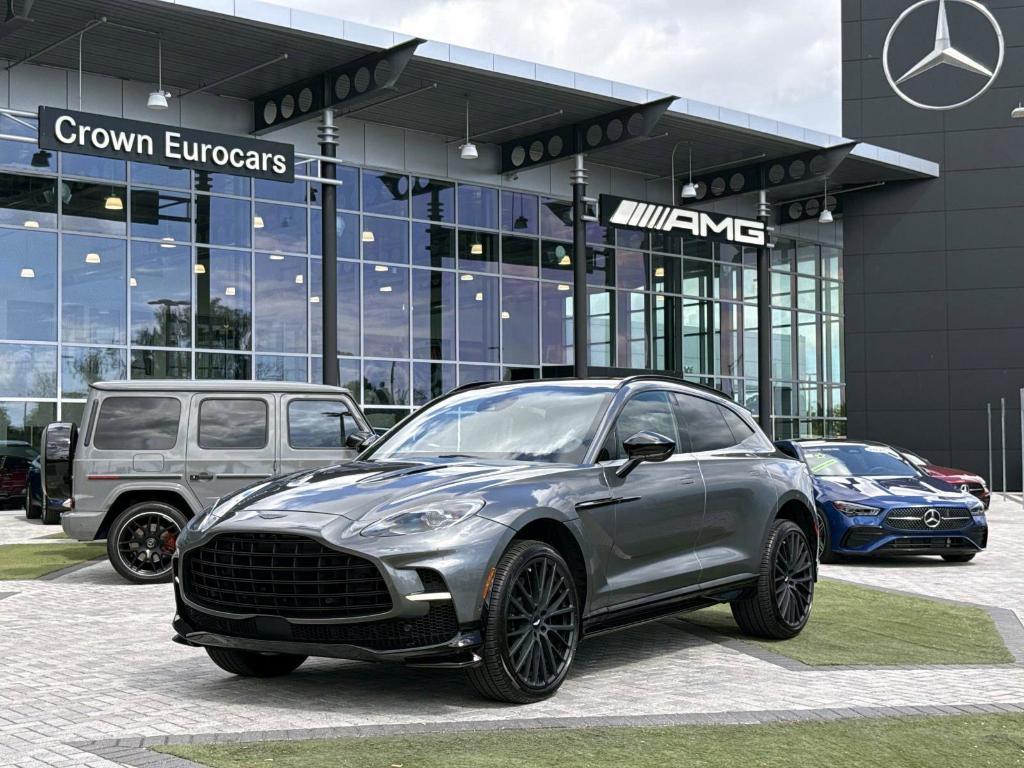 Aston Martin DBX 2023