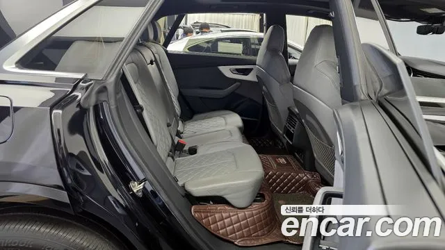 Audi Q8 2021