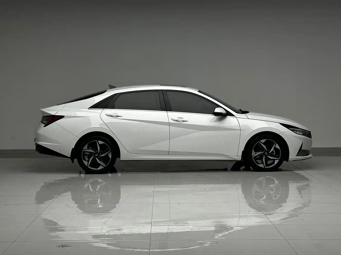 Hyundai Elantra 2023