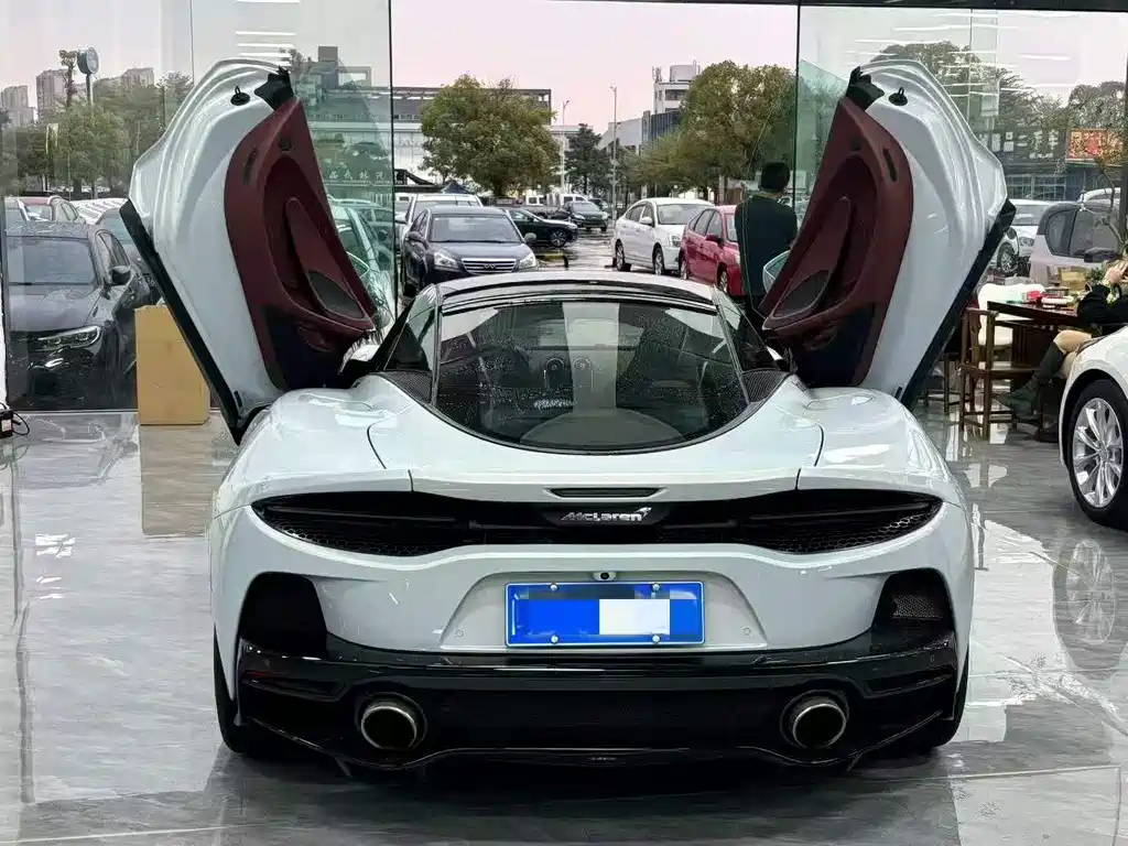 McLaren GT 2024